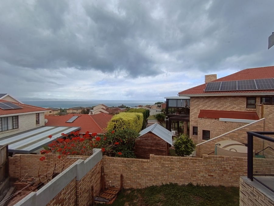 4 Bedroom Property for Sale in Wavecrest Eastern Cape